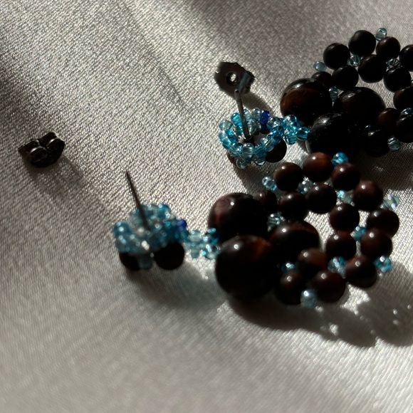 Hand crafted pierced post earrings red tiger eye stones blue seed beads - Picture 5 of 5